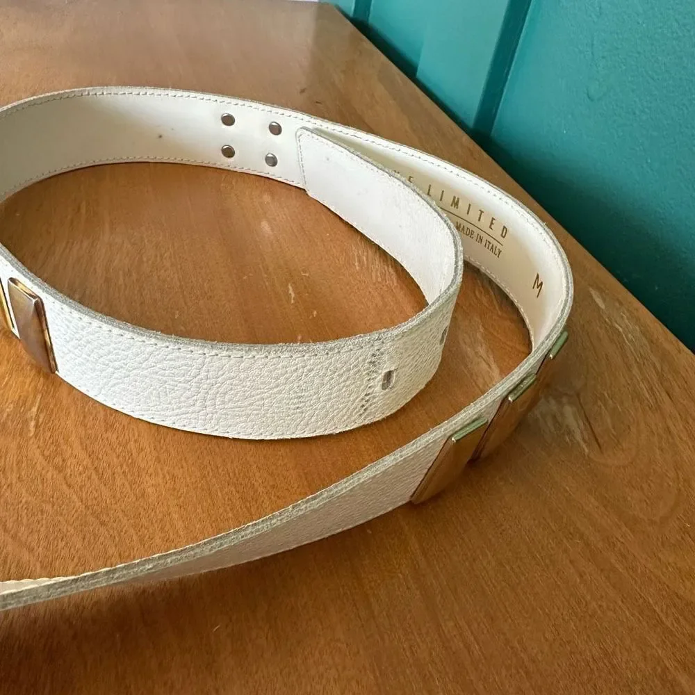 The Limited Women’s 80s Vintage White Pebbled Leather Large Gold Tone Oblong Stu